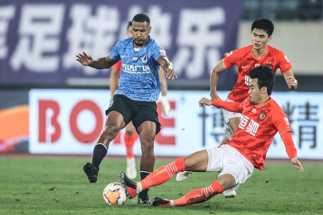 切尔西新援马丁内斯将为年轻门将彭德斯提供指导